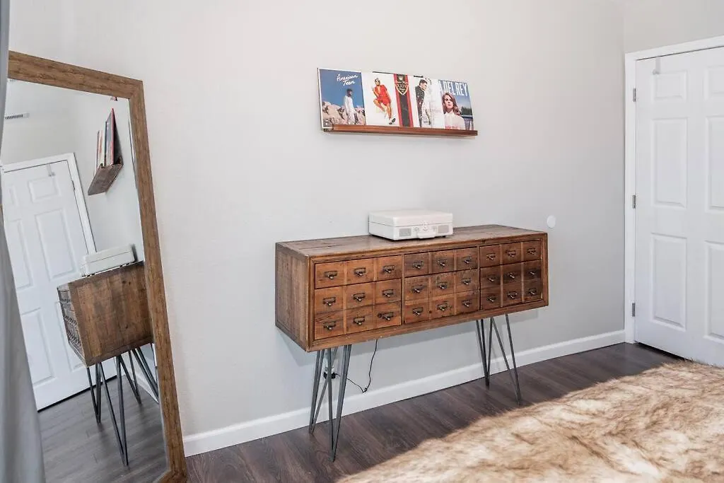 Remodeled Home W/ King Bed, Bunk Bed, & Yard Games Concord