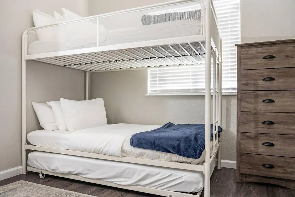 Remodeled Home W/ King Bed, Bunk Bed, & Yard Games Concord